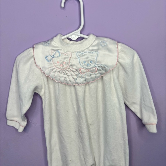 VINTAGE WHITE SMOCKED CAT COLLAR ACCENT PAJAMAS SIZE 3/6 MONTHS - Picture 3 of 6